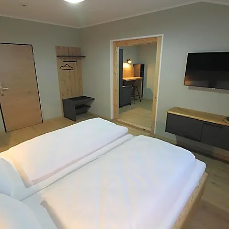Hotel Der Hirsch Montjoie